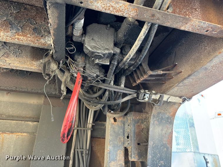 image for item DU1311 2007 Trail King TK70HT-482 drop deck hydraulic tail equipment trailer