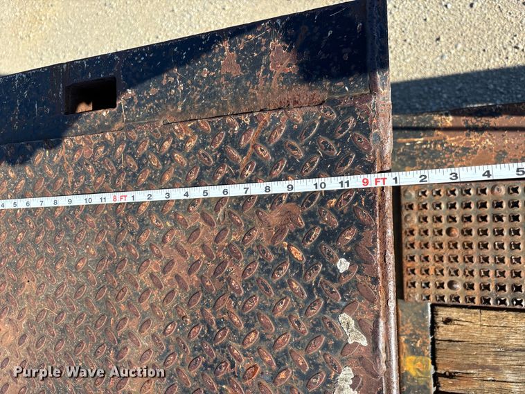 image for item DU1311 2007 Trail King TK70HT-482 drop deck hydraulic tail equipment trailer