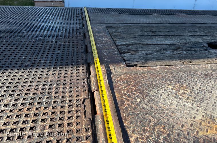 image for item DU1311 2007 Trail King TK70HT-482 drop deck hydraulic tail equipment trailer