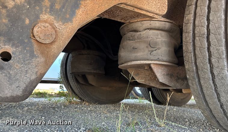 image for item DU1311 2007 Trail King TK70HT-482 drop deck hydraulic tail equipment trailer