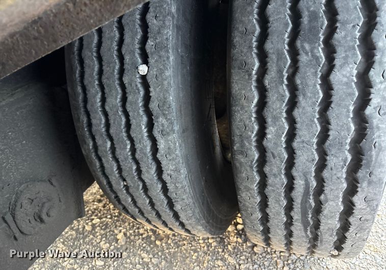 image for item DU1311 2007 Trail King TK70HT-482 drop deck hydraulic tail equipment trailer