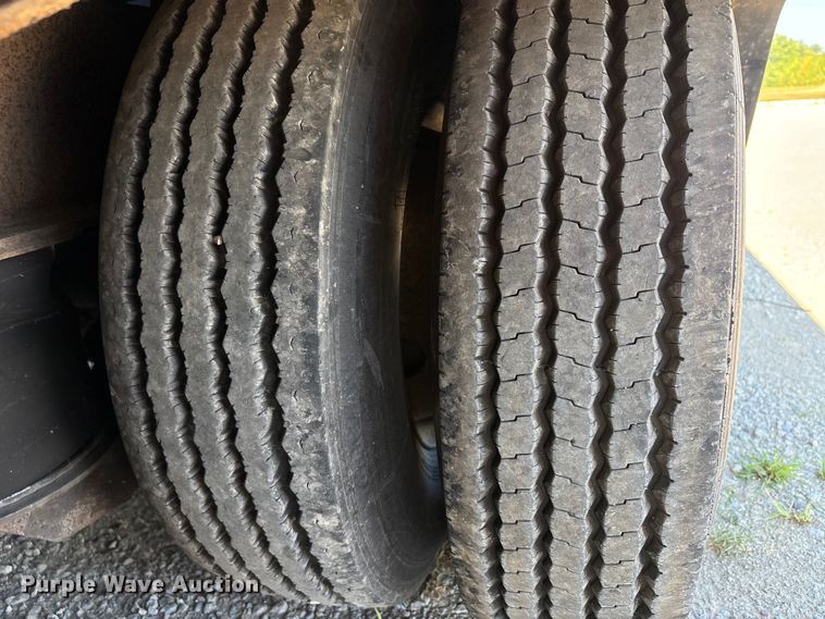 image for item DU1311 2007 Trail King TK70HT-482 drop deck hydraulic tail equipment trailer