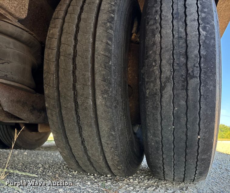 image for item DU1311 2007 Trail King TK70HT-482 drop deck hydraulic tail equipment trailer