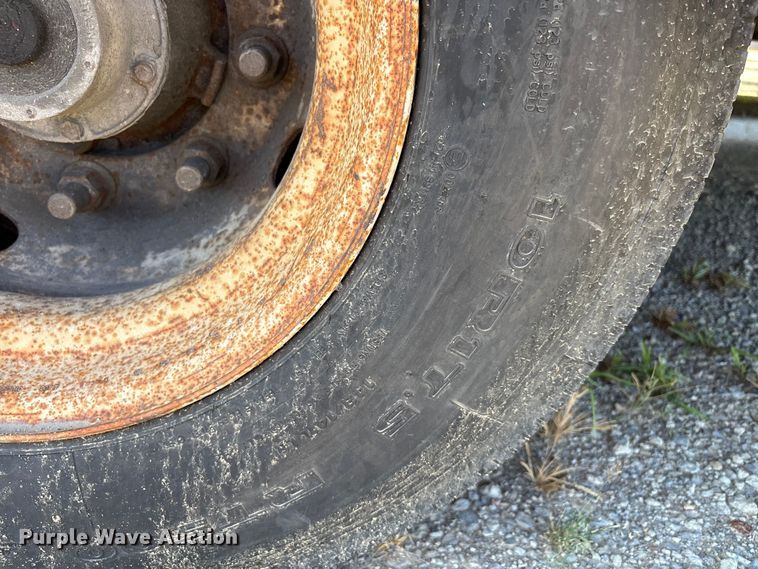 image for item DU1311 2007 Trail King TK70HT-482 drop deck hydraulic tail equipment trailer