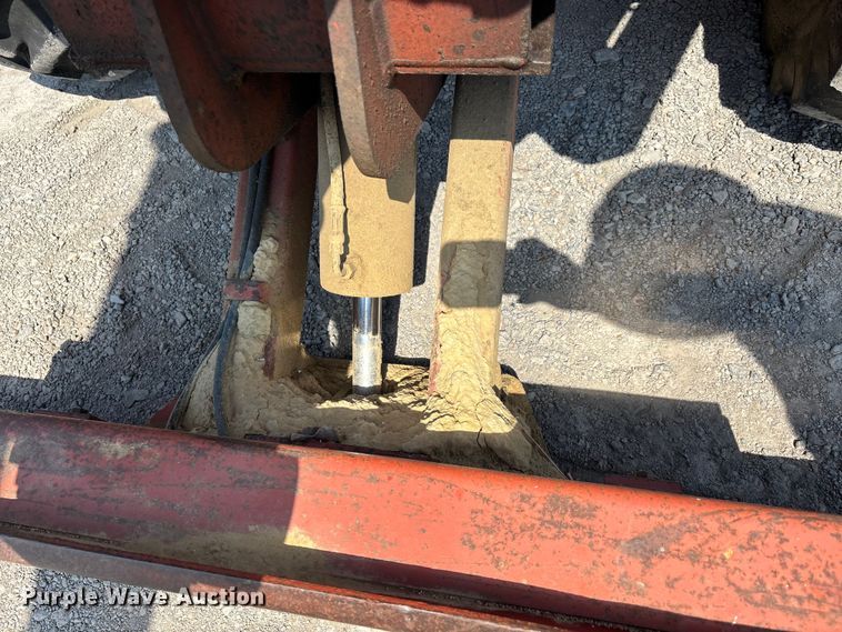 image for item DU1318 1997 Ditch Witch 7610 trencher