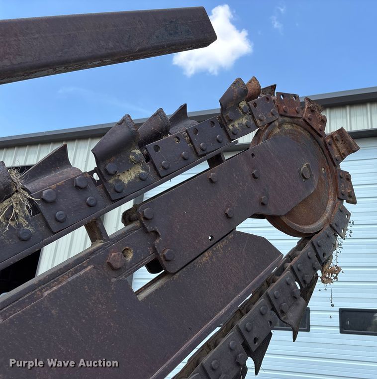 image for item DU1318 1997 Ditch Witch 7610 trencher