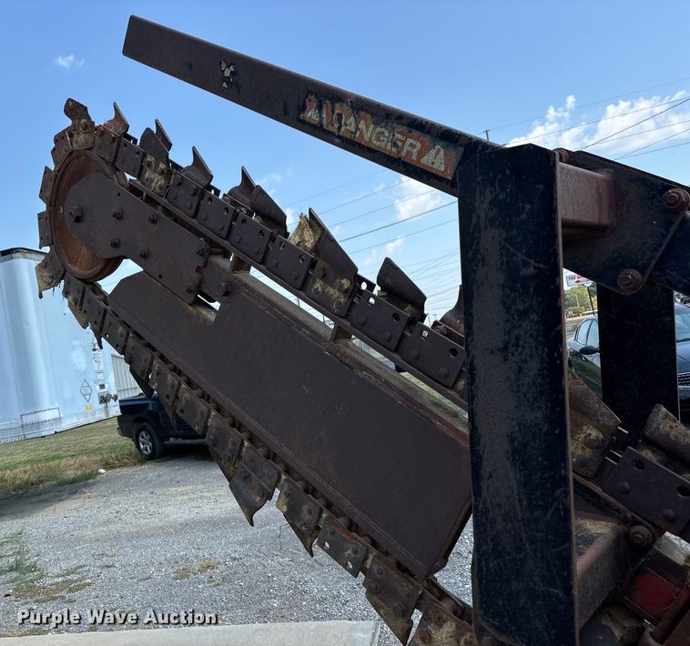 image for item DU1318 1997 Ditch Witch 7610 trencher