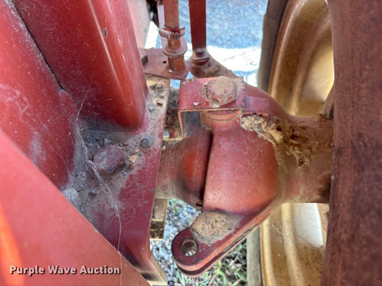 image for item DU1318 1997 Ditch Witch 7610 trencher