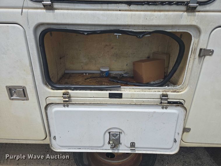 image for item DU2508 2011 Ford F450 Super Duty  bucket truck