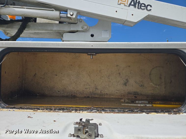 image for item DU2508 2011 Ford F450 Super Duty  bucket truck