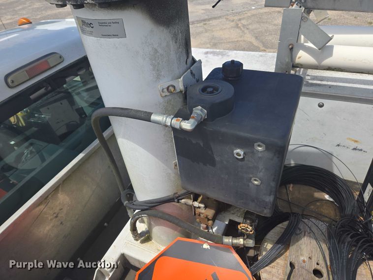 image for item DU2508 2011 Ford F450 Super Duty  bucket truck