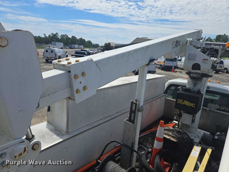 image for item DU2508 2011 Ford F450 Super Duty  bucket truck