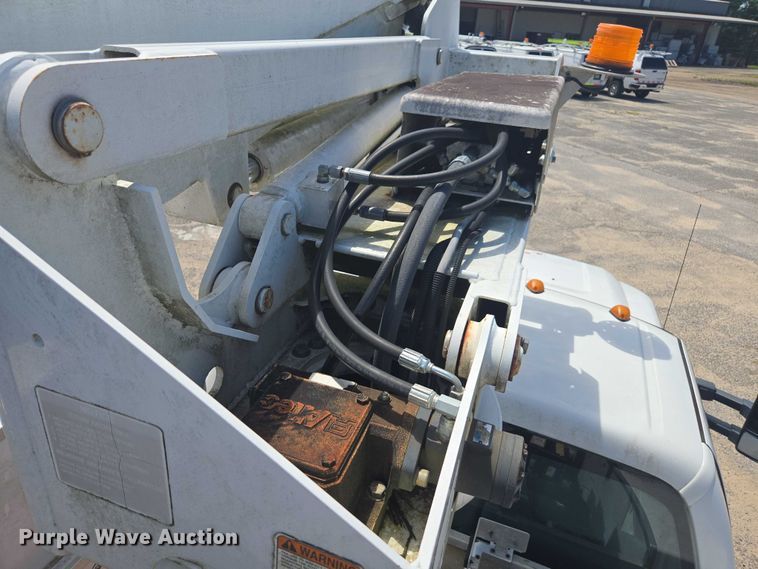 image for item DU2508 2011 Ford F450 Super Duty  bucket truck