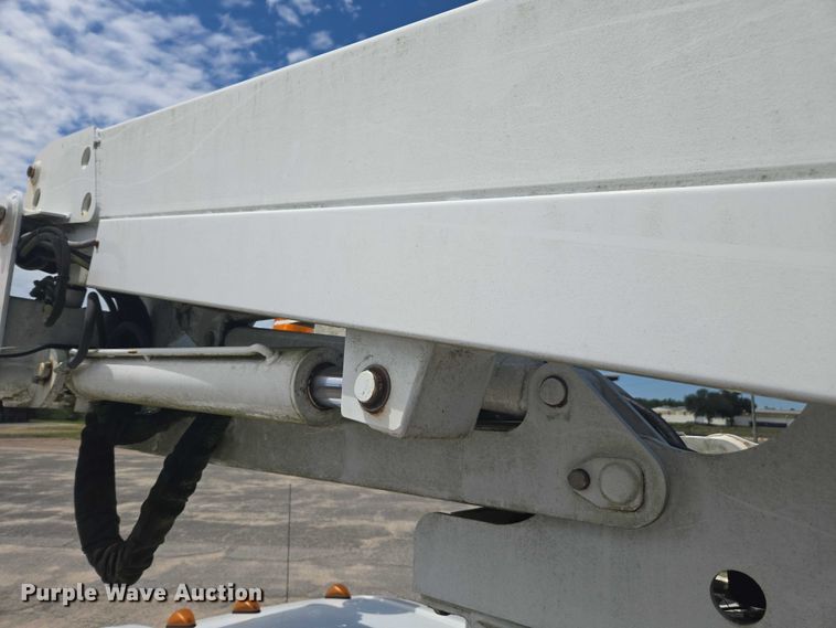 image for item DU2508 2011 Ford F450 Super Duty  bucket truck