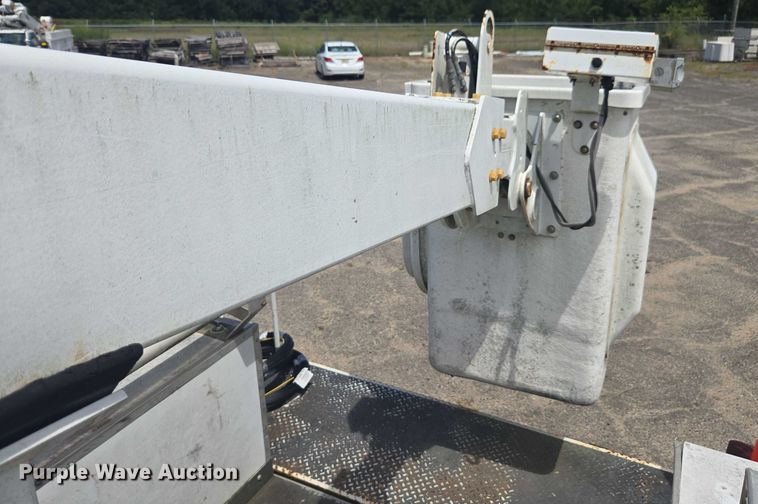 image for item DU2508 2011 Ford F450 Super Duty  bucket truck