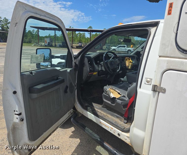 image for item DU2508 2011 Ford F450 Super Duty  bucket truck