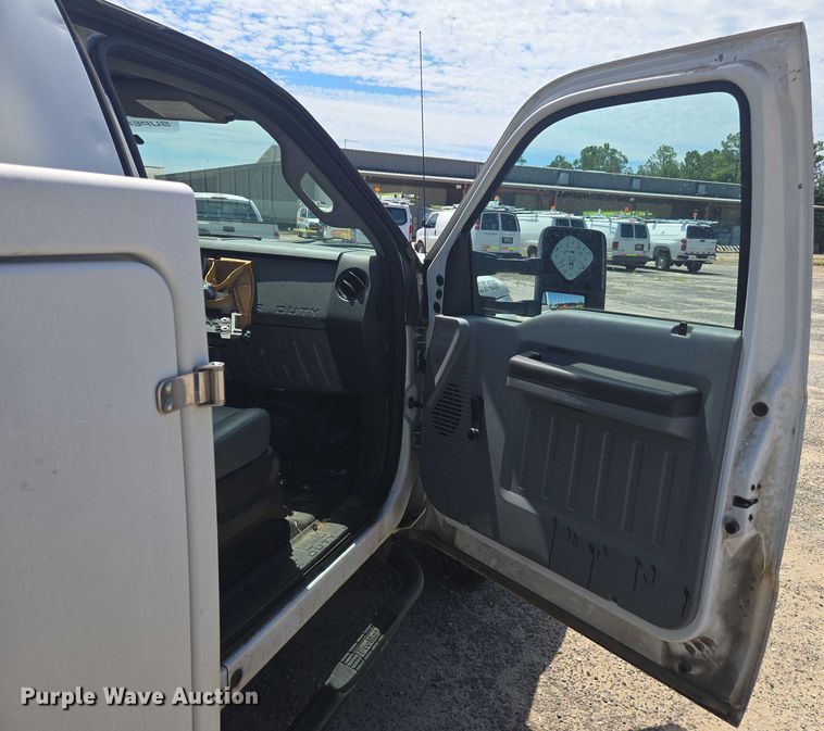 image for item DU2508 2011 Ford F450 Super Duty  bucket truck