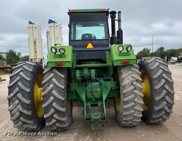 image for item DU6780 1995 John Deere 8770 4WD tractor