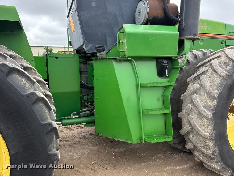 image for item DU6780 1995 John Deere 8770 4WD tractor