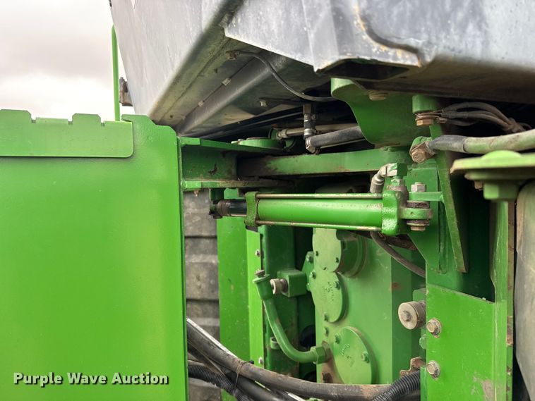 image for item DU6780 1995 John Deere 8770 4WD tractor