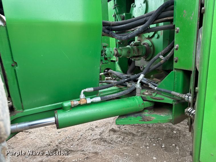 image for item DU6780 1995 John Deere 8770 4WD tractor