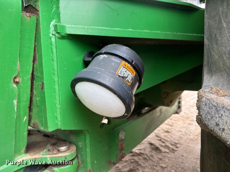 image for item DU6780 1995 John Deere 8770 4WD tractor