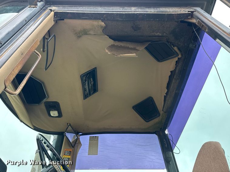 image for item DU6780 1995 John Deere 8770 4WD tractor