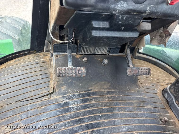 image for item DU6780 1995 John Deere 8770 4WD tractor