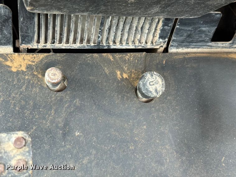 image for item DU6780 1995 John Deere 8770 4WD tractor