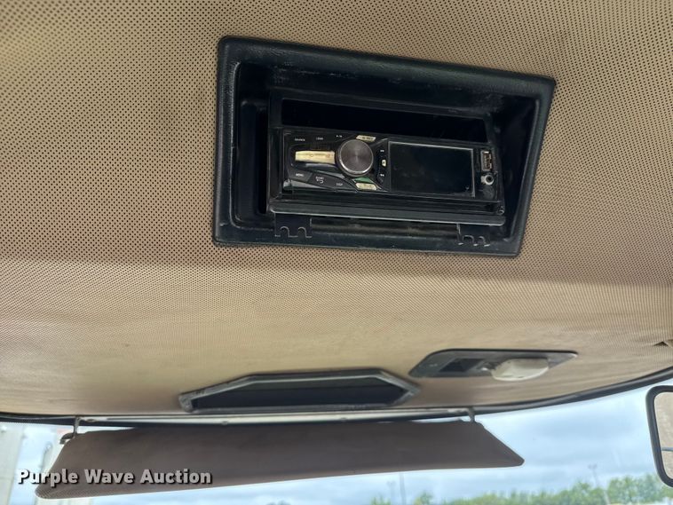 image for item DU6780 1995 John Deere 8770 4WD tractor