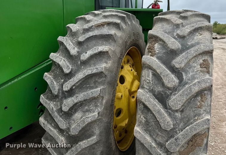 image for item DU6780 1995 John Deere 8770 4WD tractor