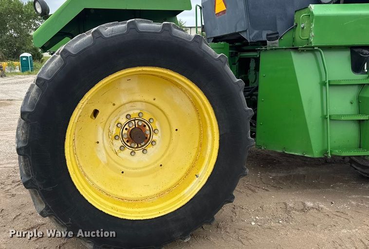 image for item DU6780 1995 John Deere 8770 4WD tractor