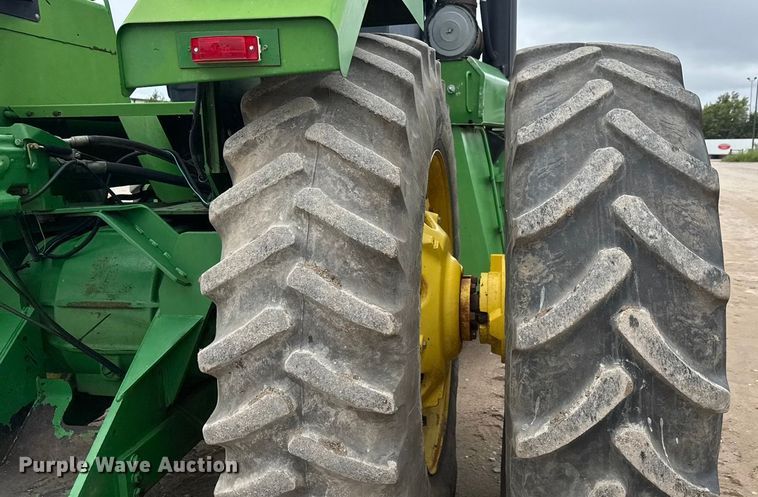 image for item DU6780 1995 John Deere 8770 4WD tractor