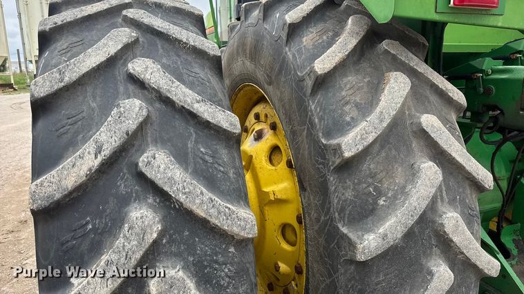 image for item DU6780 1995 John Deere 8770 4WD tractor