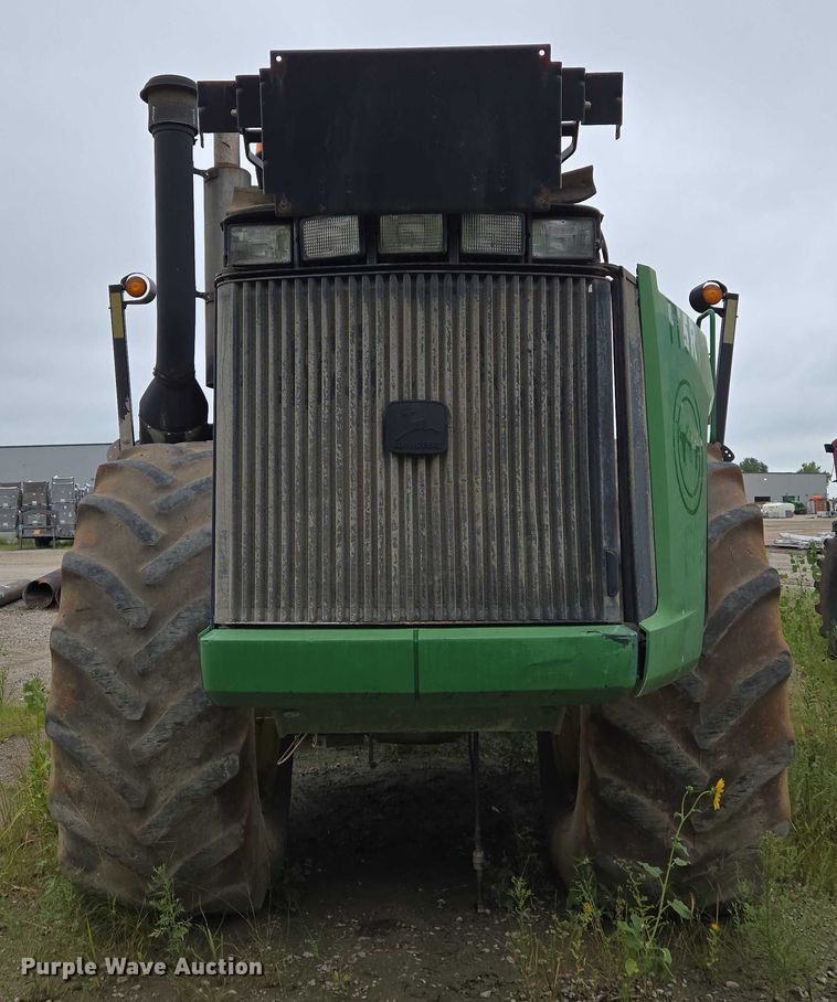 image for item DU6786 2001 John Deere 9300 4WD tractor