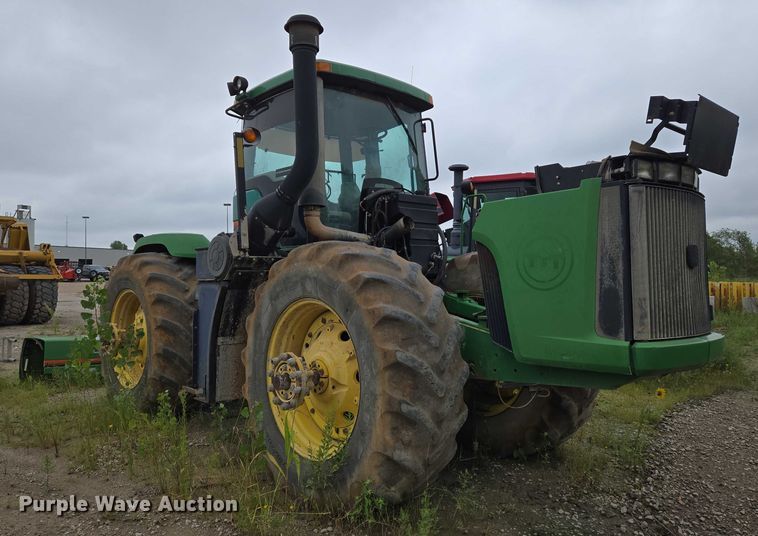 image for item DU6786 2001 John Deere 9300 4WD tractor