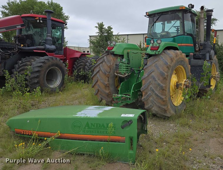 image for item DU6786 2001 John Deere 9300 4WD tractor
