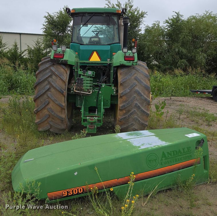 image for item DU6786 2001 John Deere 9300 4WD tractor