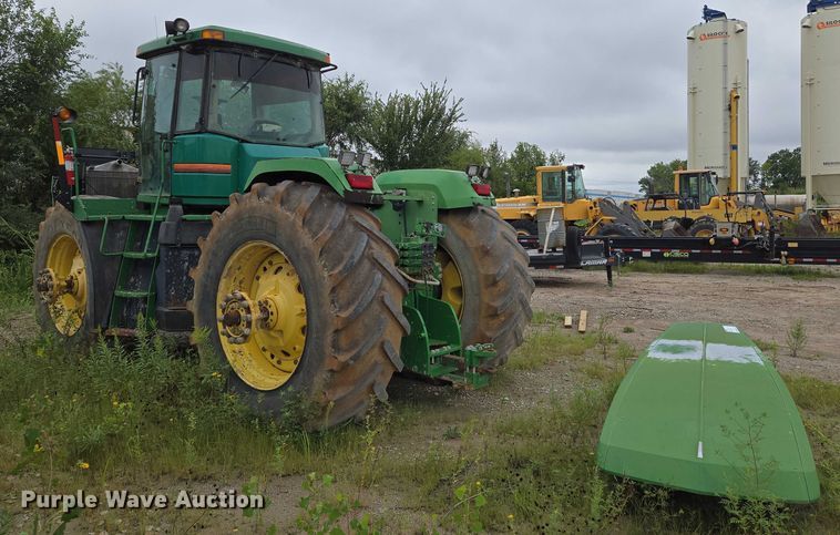 image for item DU6786 2001 John Deere 9300 4WD tractor