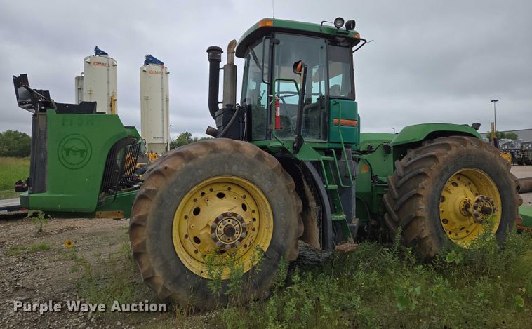 image for item DU6786 2001 John Deere 9300 4WD tractor