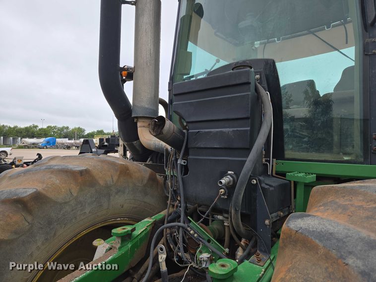 image for item DU6786 2001 John Deere 9300 4WD tractor