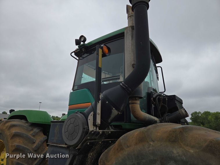 image for item DU6786 2001 John Deere 9300 4WD tractor