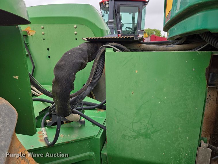 image for item DU6786 2001 John Deere 9300 4WD tractor