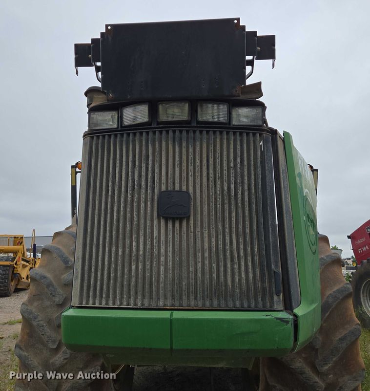 image for item DU6786 2001 John Deere 9300 4WD tractor