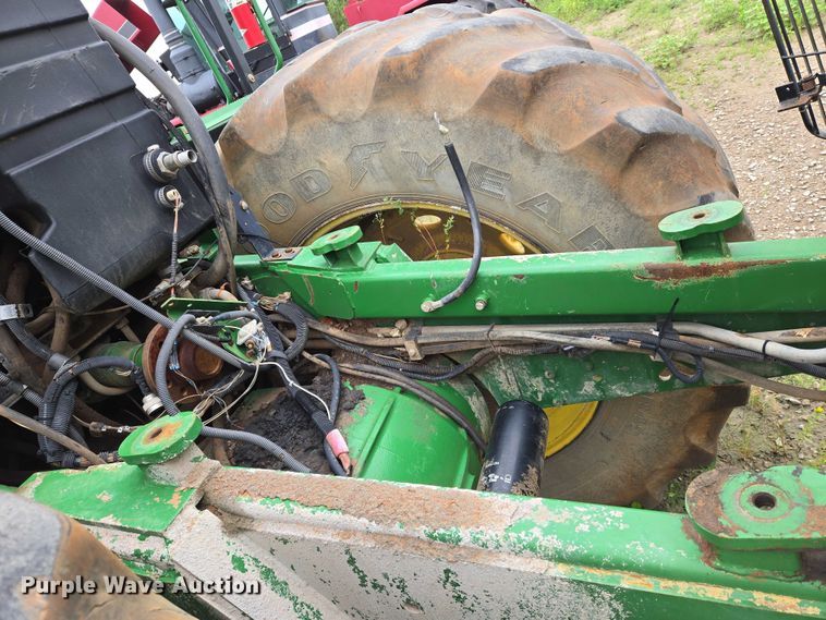 image for item DU6786 2001 John Deere 9300 4WD tractor