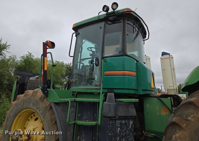 image for item DU6786 2001 John Deere 9300 4WD tractor