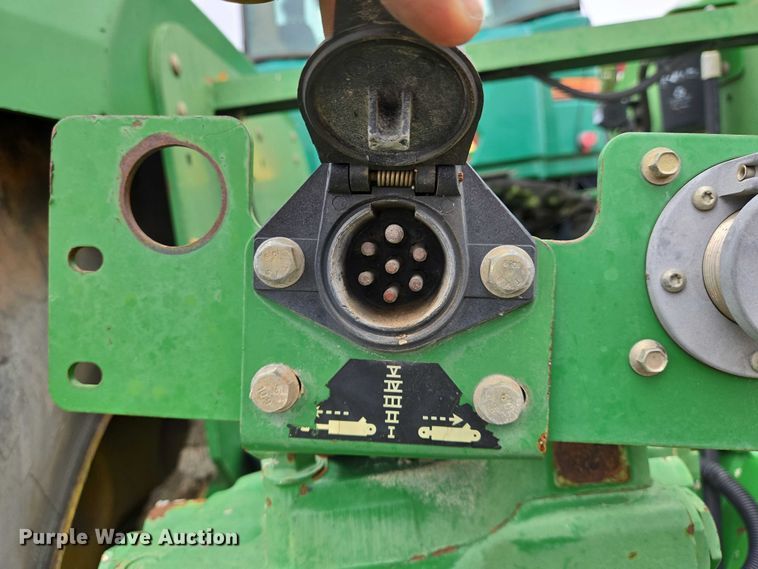 image for item DU6786 2001 John Deere 9300 4WD tractor