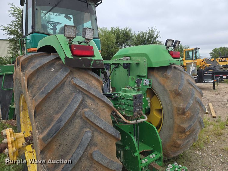 image for item DU6786 2001 John Deere 9300 4WD tractor