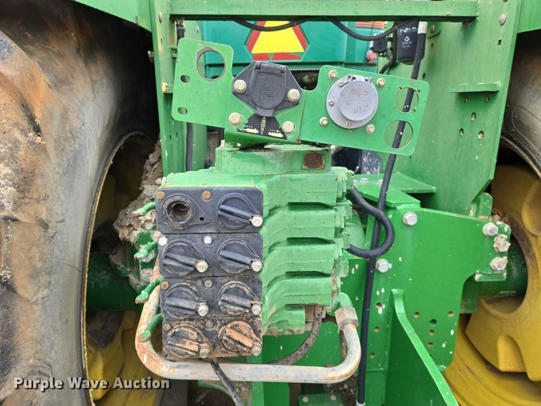 image for item DU6786 2001 John Deere 9300 4WD tractor