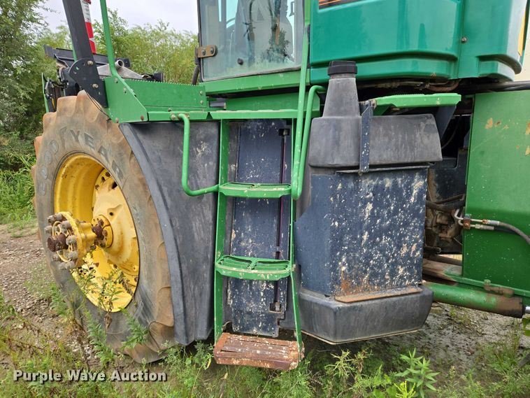 image for item DU6786 2001 John Deere 9300 4WD tractor